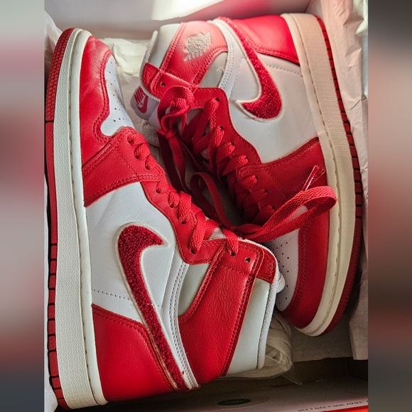 Womans Jordan Retro - Picture 1 of 7